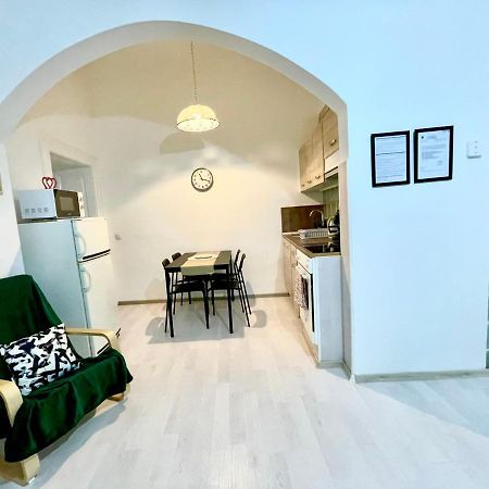 White Apartment Near The Famous New York Cafe บูดาเปสต์ ภายนอก รูปภาพ
