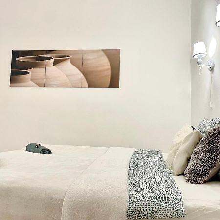 White Apartment Near The Famous New York Cafe บูดาเปสต์ ภายนอก รูปภาพ