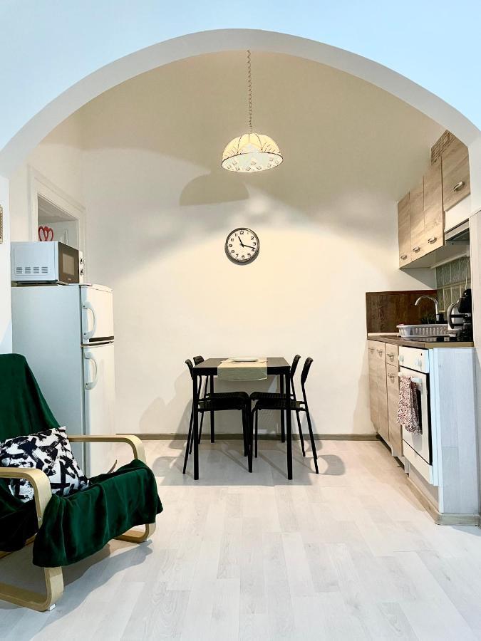 White Apartment Near The Famous New York Cafe บูดาเปสต์ ภายนอก รูปภาพ