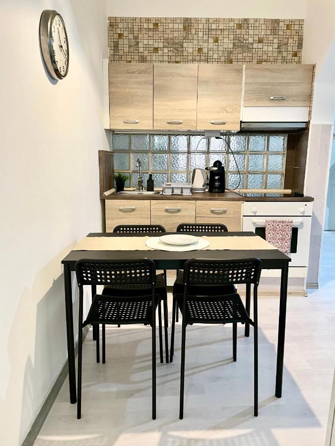 White Apartment Near The Famous New York Cafe บูดาเปสต์ ภายนอก รูปภาพ