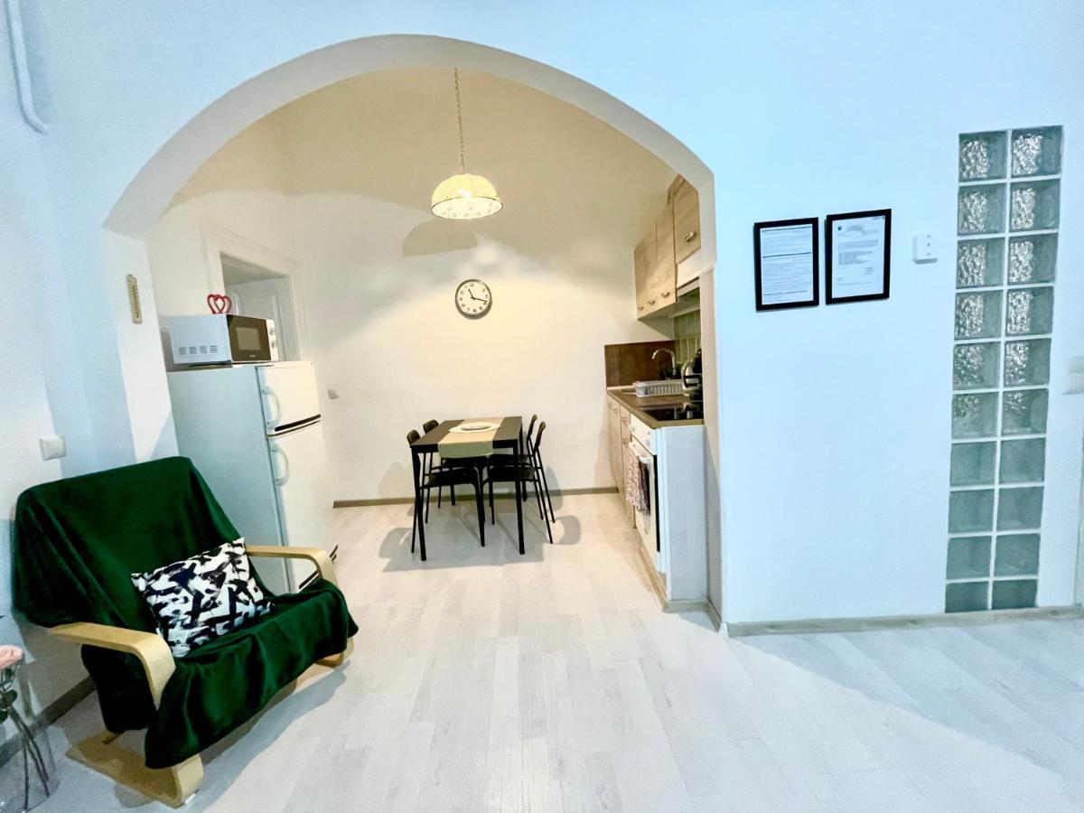 White Apartment Near The Famous New York Cafe บูดาเปสต์ ภายนอก รูปภาพ