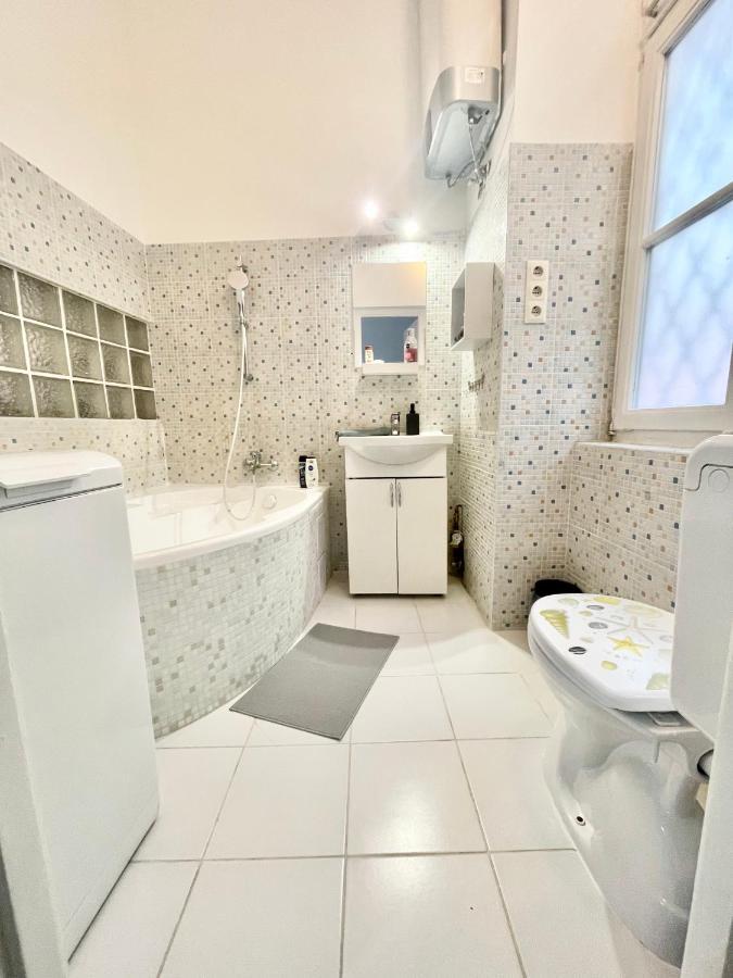 White Apartment Near The Famous New York Cafe บูดาเปสต์ ภายนอก รูปภาพ