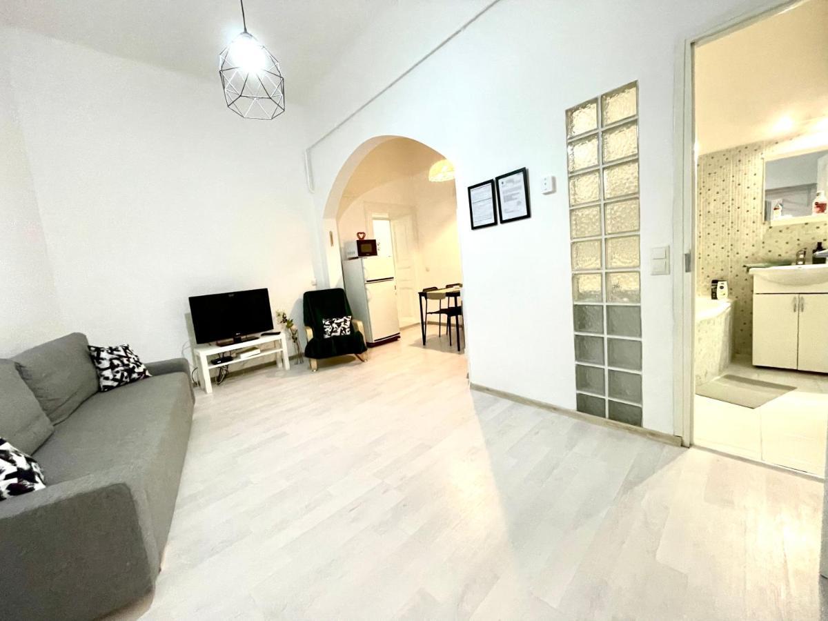 White Apartment Near The Famous New York Cafe บูดาเปสต์ ภายนอก รูปภาพ