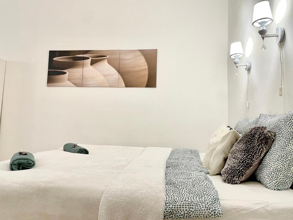 White Apartment Near The Famous New York Cafe บูดาเปสต์ ภายนอก รูปภาพ